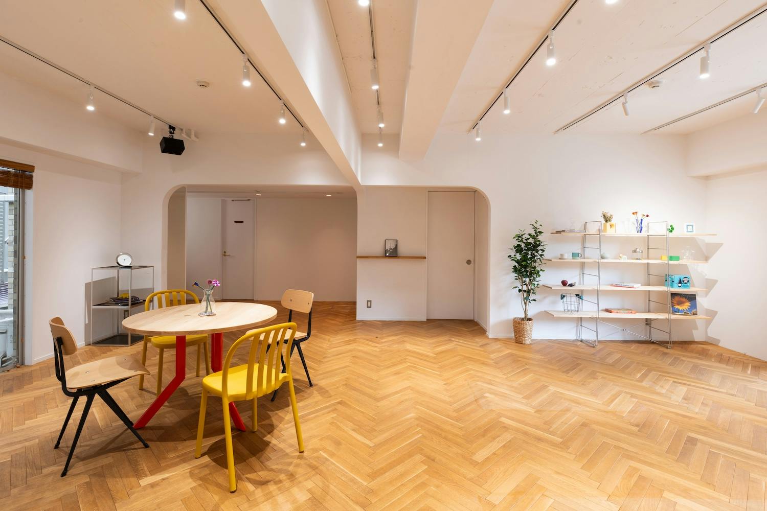 【表参道駅7分｜2025年12月1日OPEN！】外苑前駅からもアクセス可能！展示会・ポップアップストアに最適な路面スペース