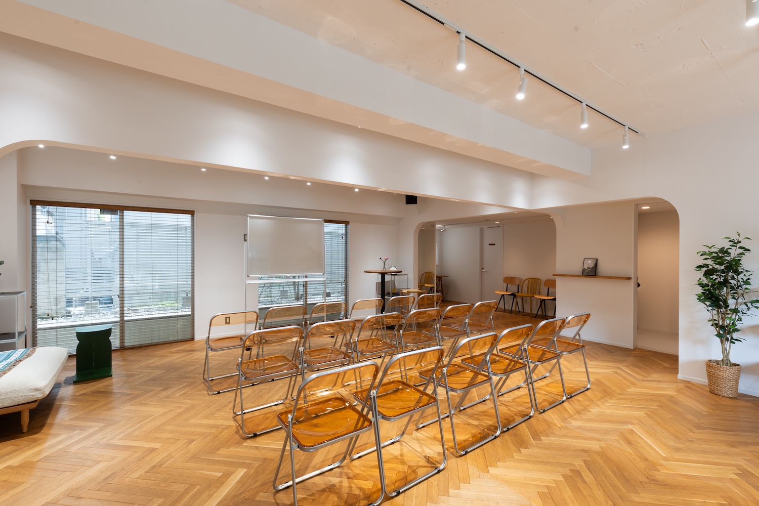 【表参道駅7分｜2025年12月1日OPEN！】外苑前駅からもアクセス可能！展示会・ポップアップストアに最適な隠れ家的雰囲気の路面スペース