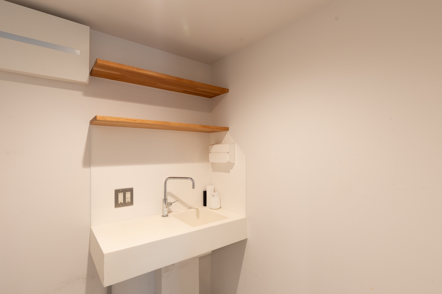 【表参道駅7分｜2025年12月1日OPEN！】外苑前駅からもアクセス可能！展示会・ポップアップストアに最適な隠れ家的雰囲気の路面スペース