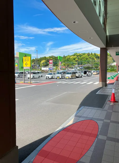 【ベイシア 茂原店】食品側入口前スペース　販促プロモーションに最適な屋外催事イベントスペース