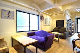 【表参道駅6分】 動画やスチール撮影に最適なレンガ壁の外観が特徴的な路面レンタルスペース