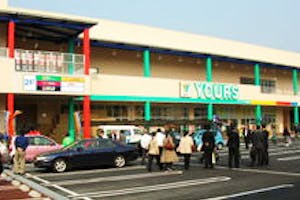 【ユアーズアクロスプラザ高陽店】物販やプロモーションに利用可能な風除室スペース