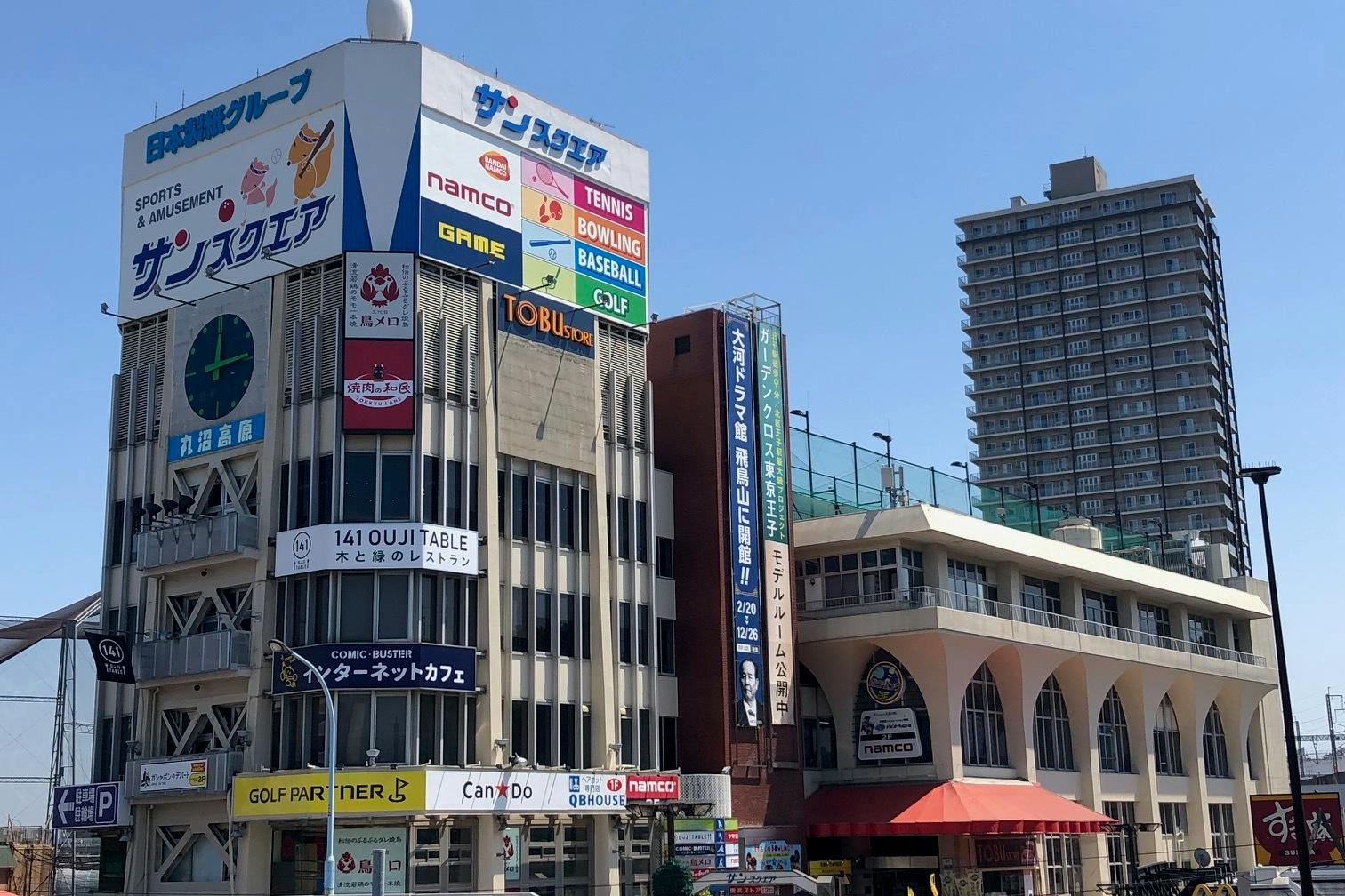 【王子駅前サンスクエア/A区画】雑貨、小物、オリジナルグッズなどのポップアップストアやプロモーションイベントに適した駅チカの地域密着型複合商業施設の入口前イベントスペース