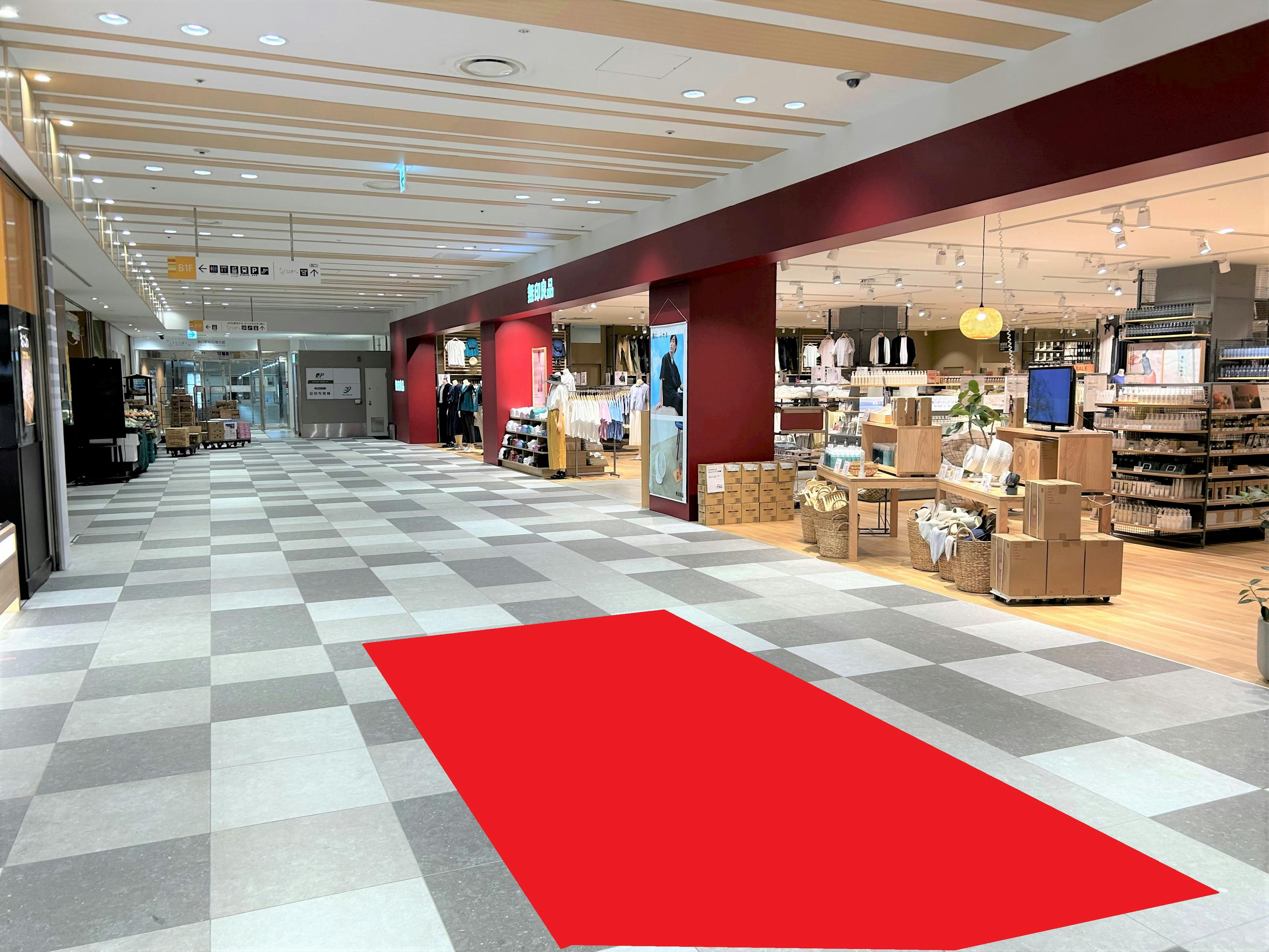【アミュプラザ鹿児島】B1F　東西通路（西側）／食物販に最適な、グルメ・土産物フロア地下通路中央のポップアップスペースの画像
