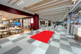 【アミュプラザ鹿児島】B1F 東西通路(西側)/食物販に最適な、グルメ・土産物フロア地下通路中央のポップアップスペース