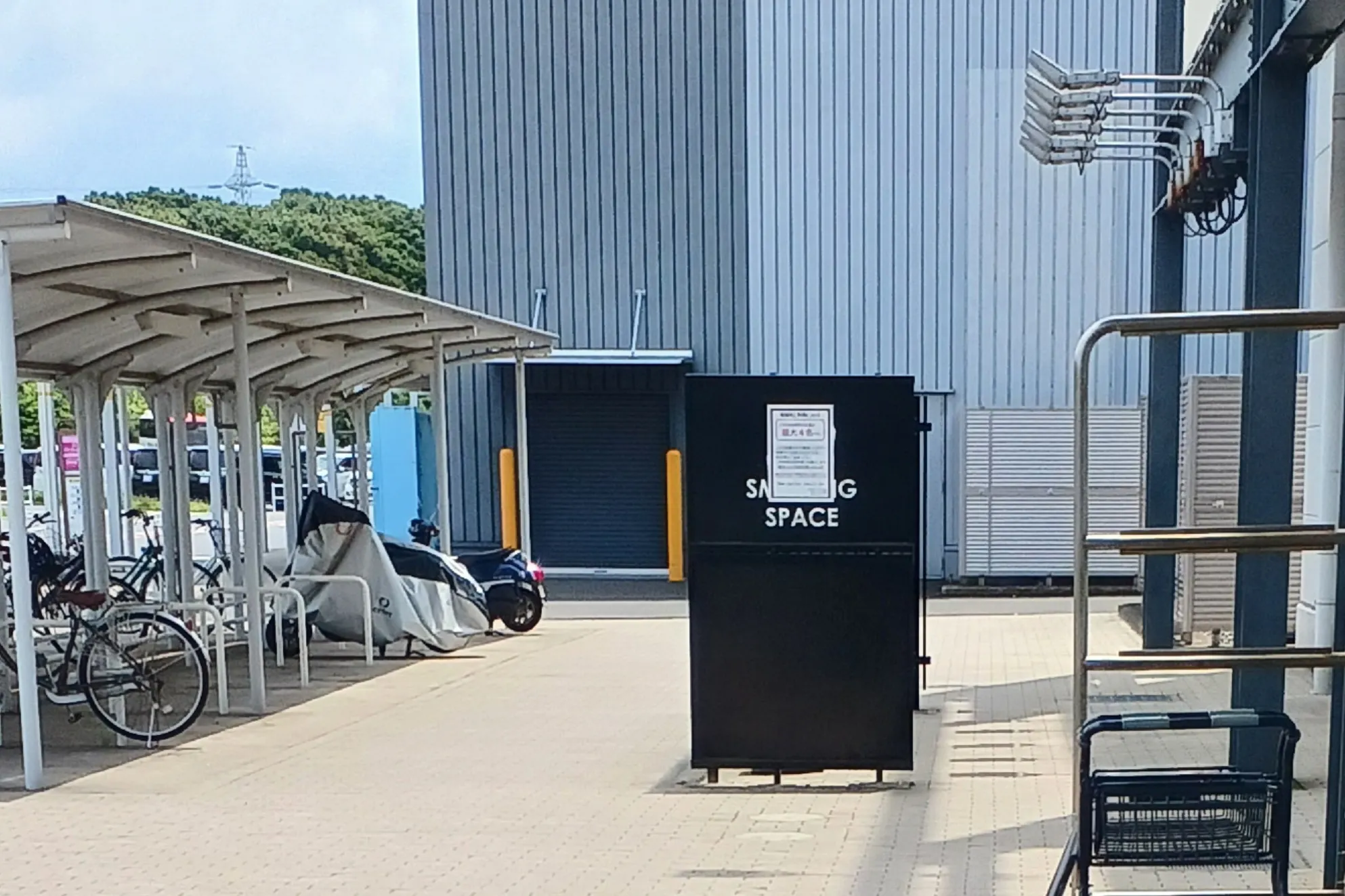 【イオンモール木更津】屋外 喫煙所