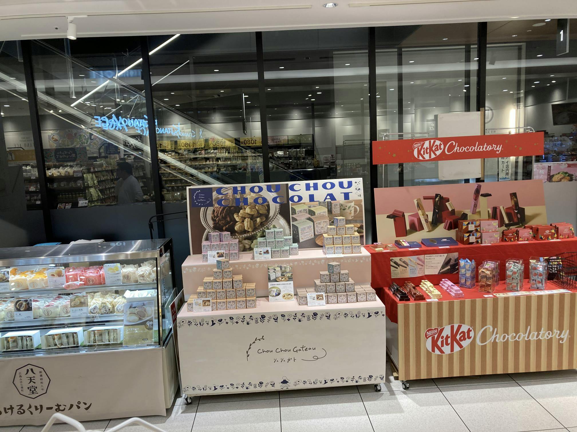 【アミュプラザくまもと】1F 南側エスカレーター横　②下りエスカレーター側の画像