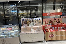 【アミュプラザくまもと】1F 南側エスカレーター横 ②下りエスカレーター側