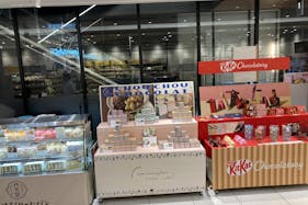 【アミュプラザくまもと】1F 南側エスカレーター横 ②下りエスカレーター側