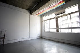 【初台駅4分】撮影や展示会に適したお洒落なレトロビルの中のイベントスペース