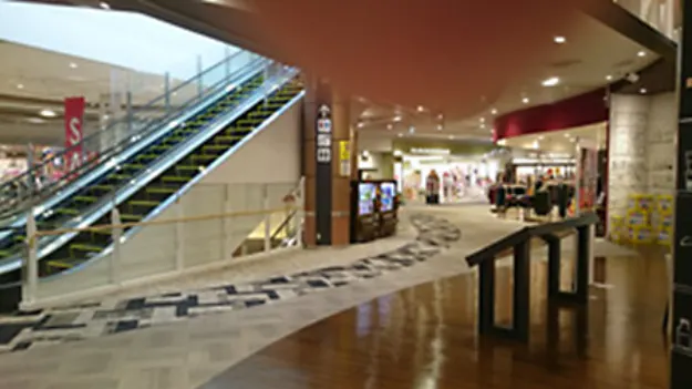 【イオンモールとなみ*】２F　中央キトキトダイニング前（フードコート前）