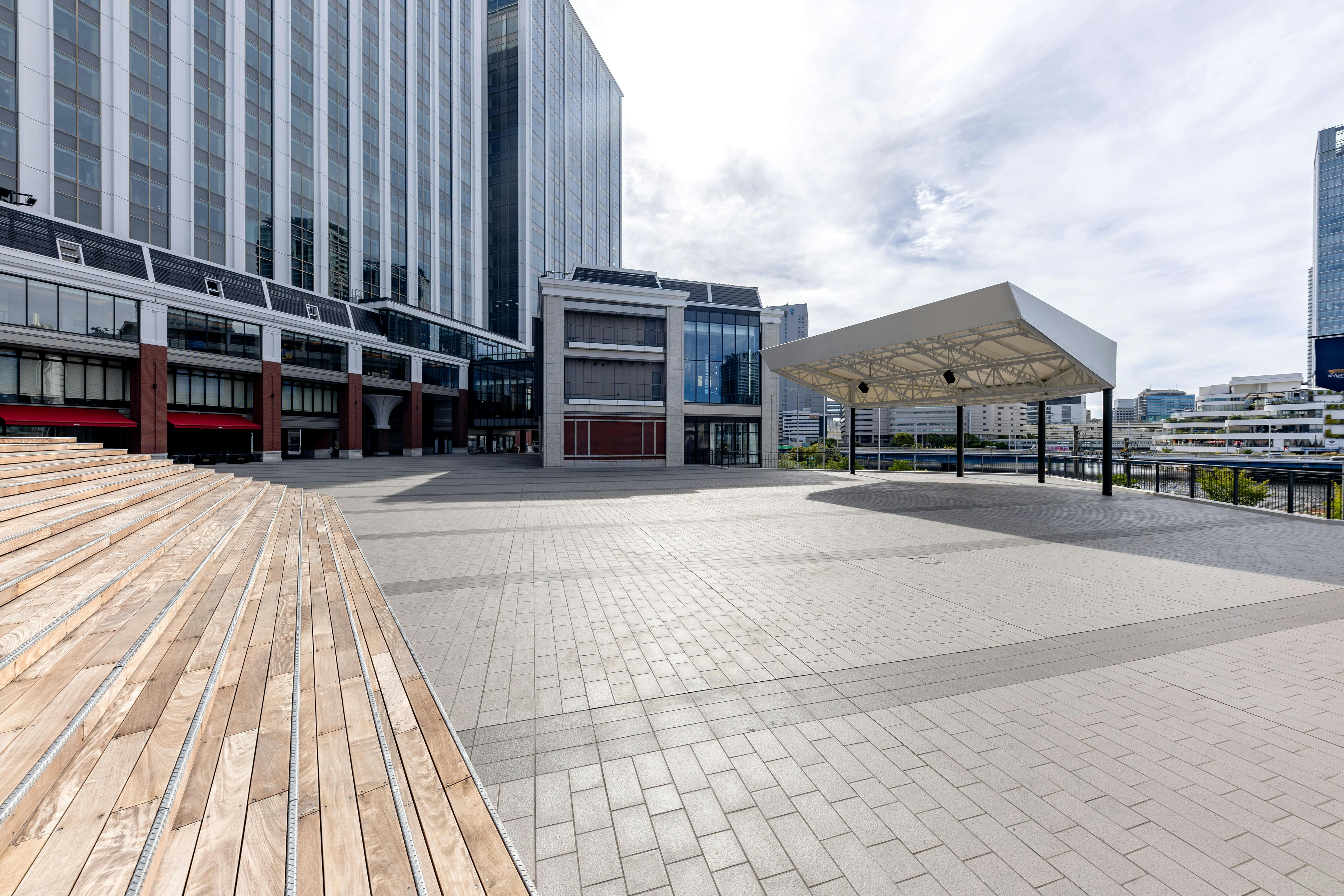 【Kアリーナ横浜 】大規模なプロモーションやパフォーマンスイベントに最適な世界最大級の音楽特化型アリーナふもとのイベントスペース