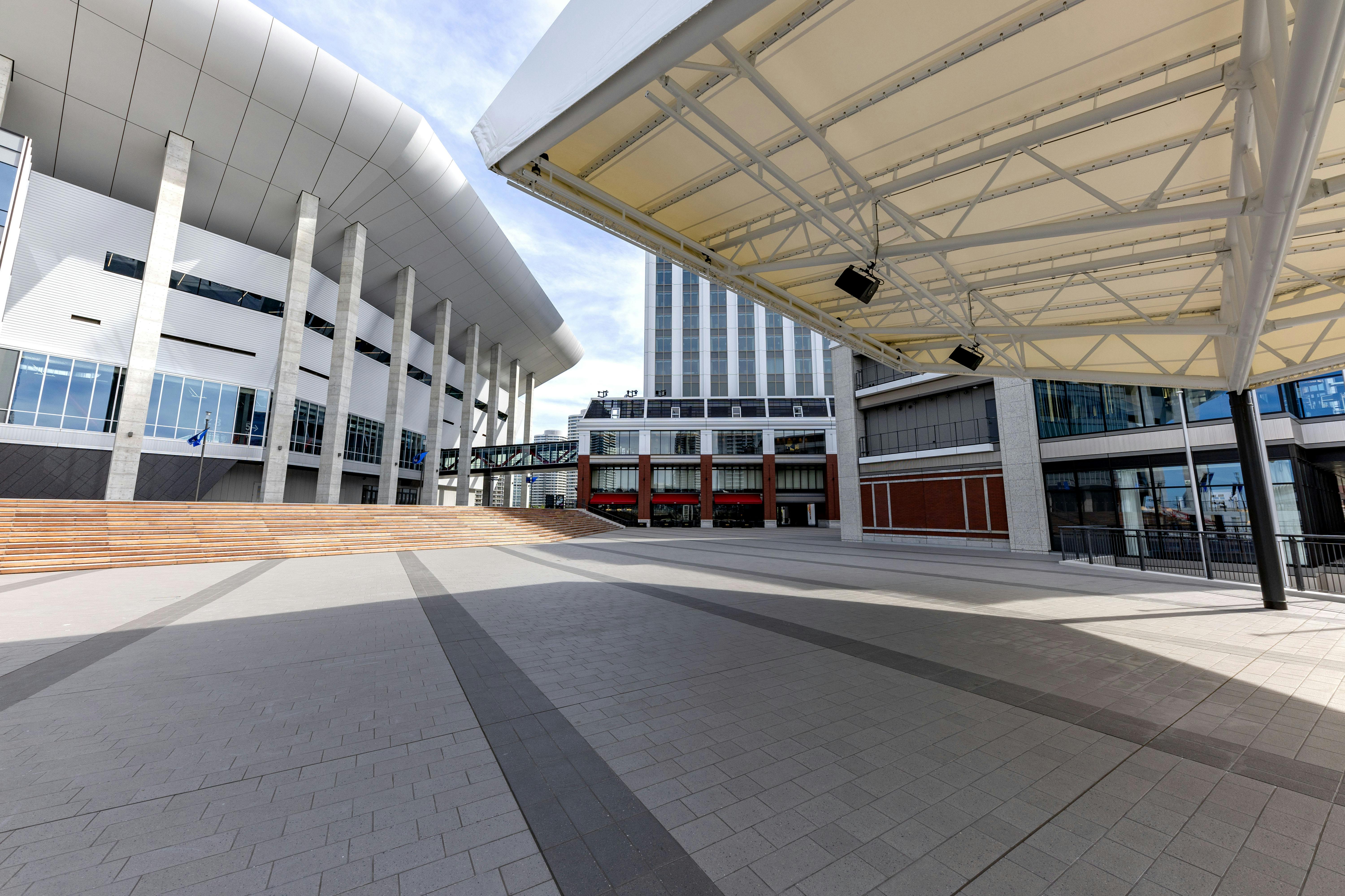 【Kアリーナ横浜 】大規模なプロモーションやパフォーマンスイベントに最適な世界最大級の音楽特化型アリーナふもとのイベントスペース