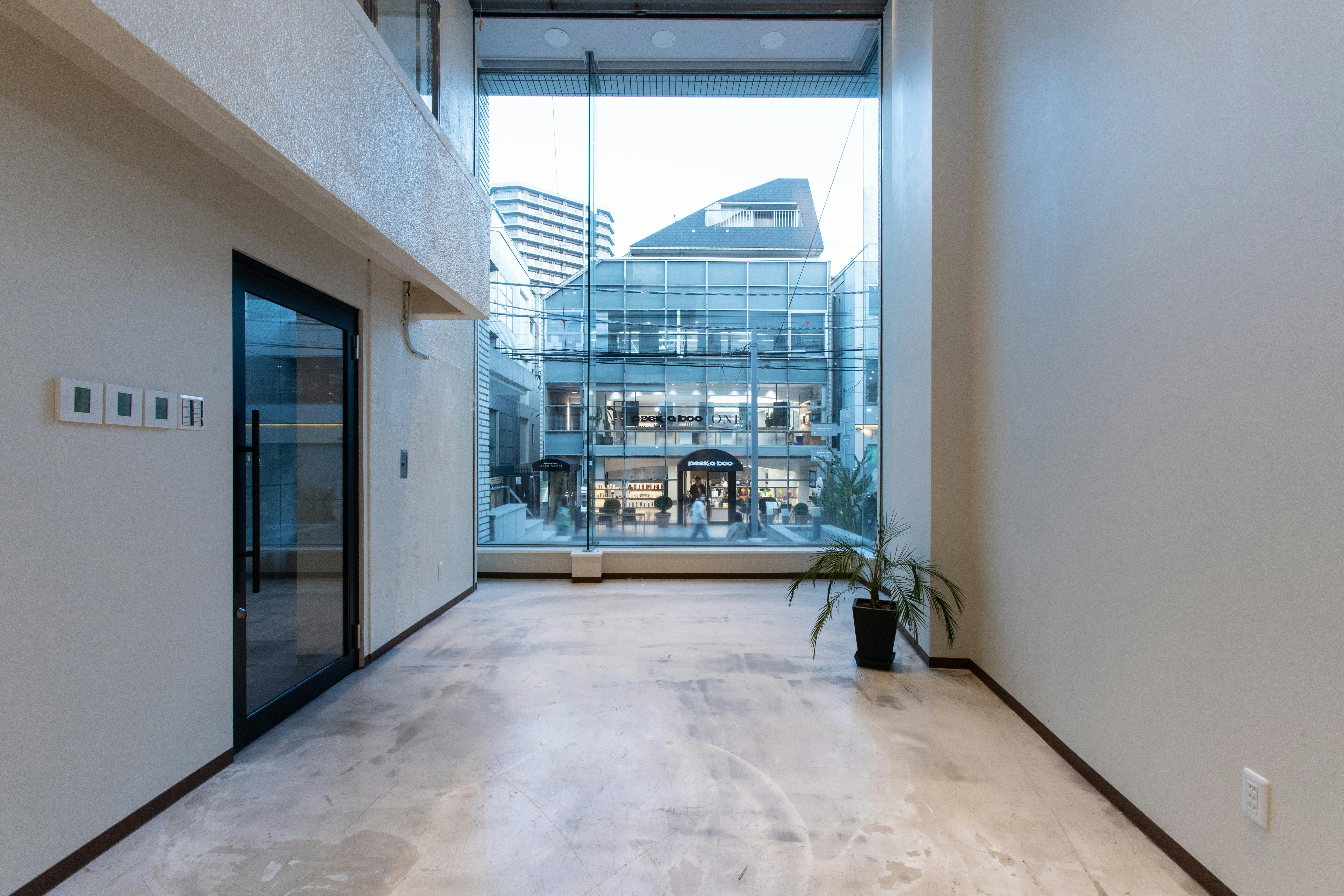 【表参道駅3分|3/1~3/15期間限定価格】ポップアップや展示会に最適な1階吹き抜けガラス張りの快適イベントスペース「長期利用割引可」「キャンペーン価格の詳細はお問い合わせください」