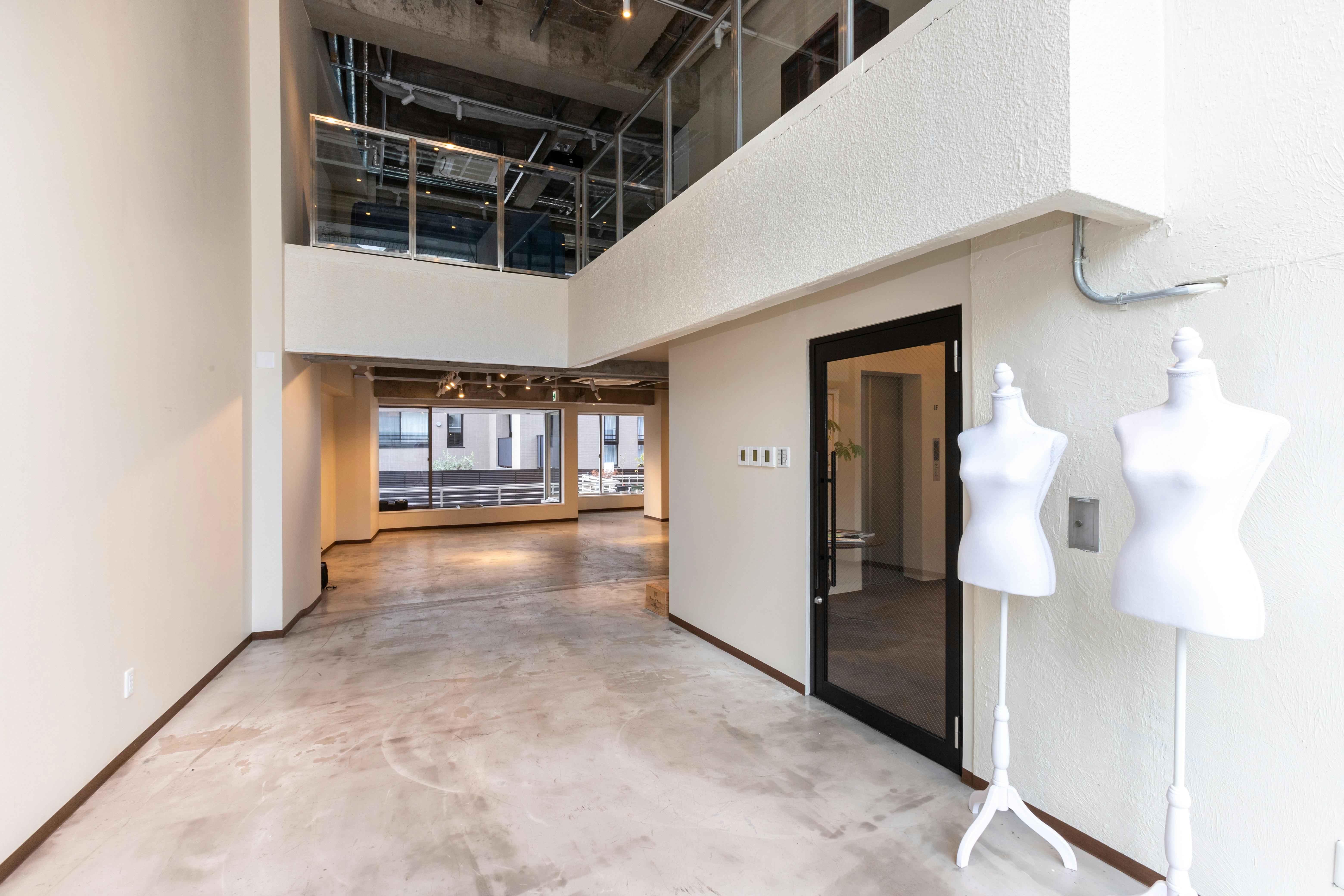 【表参道駅3分｜3/1～3/15期間限定価格】ポップアップや展示会に最適な1階吹き抜けガラス張りの快適イベントスペース「長期利用割引可」「キャンペーン価格の詳細はお問い合わせください」