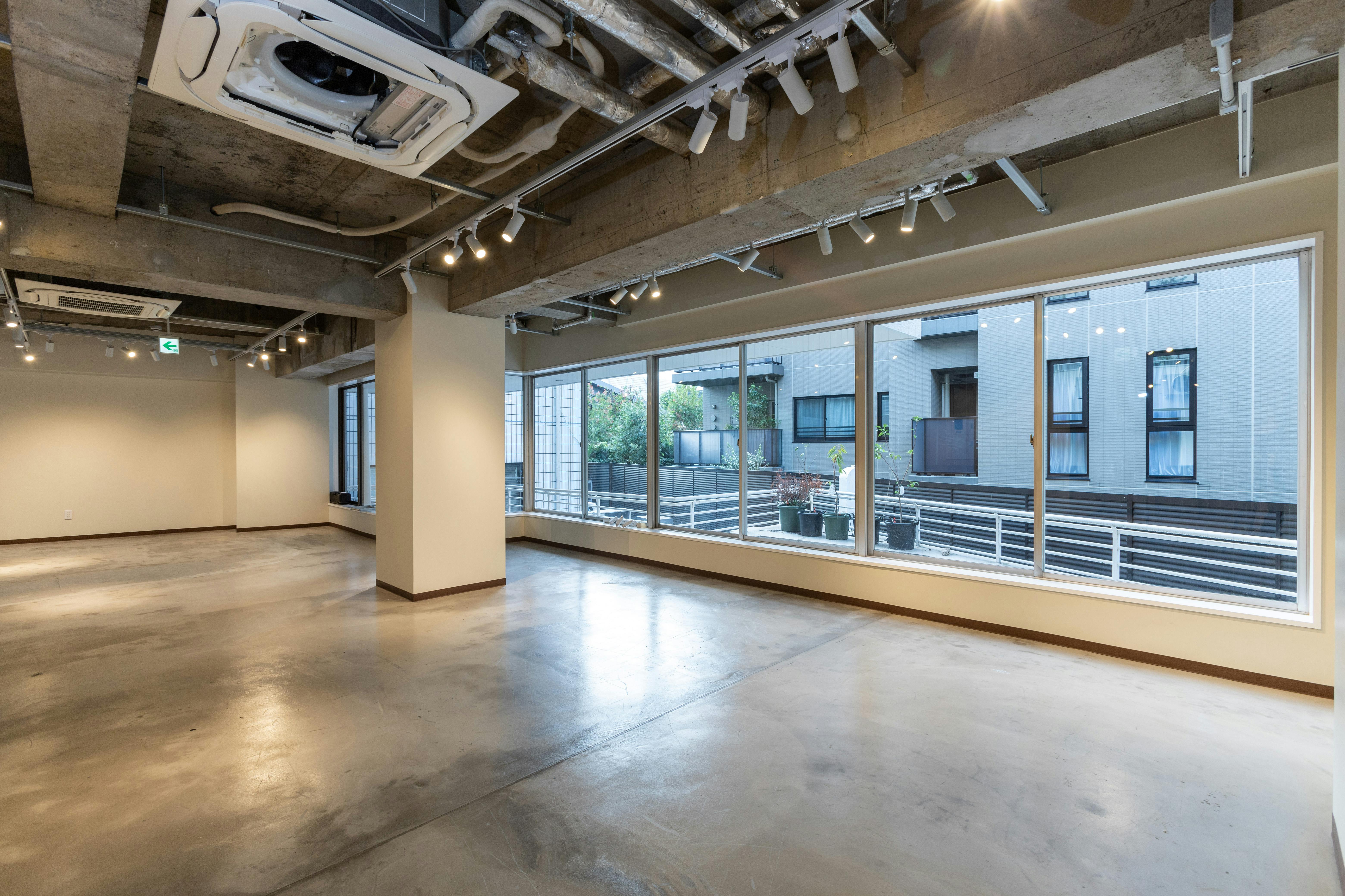 【表参道駅3分|3/1~3/15期間限定価格】ポップアップや展示会に最適な1階吹き抜けガラス張りの快適イベントスペース「長期利用割引可」「キャンペーン価格の詳細はお問い合わせください」