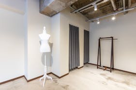 【表参道駅3分|OPEN期間限定価格】ポップアップや展示会に最適な1階吹き抜けガラス張りの快適イベントスペース「長期利用割引可」