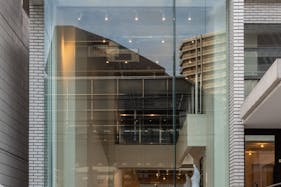 【表参道駅3分|3/1~3/15期間限定価格】ポップアップや展示会に最適な1階吹き抜けガラス張りの快適イベントスペース「長期利用割引可」「キャンペーン価格の詳細はお問い合わせください」