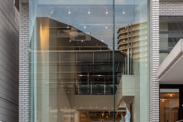 【表参道駅3分|3/1~3/15期間限定価格】ポップアップや展示会に最適な1階吹き抜けガラス張りの快適イベントスペース「長期利用割引可」「キャンペーン価格の詳細はお問い合わせください」