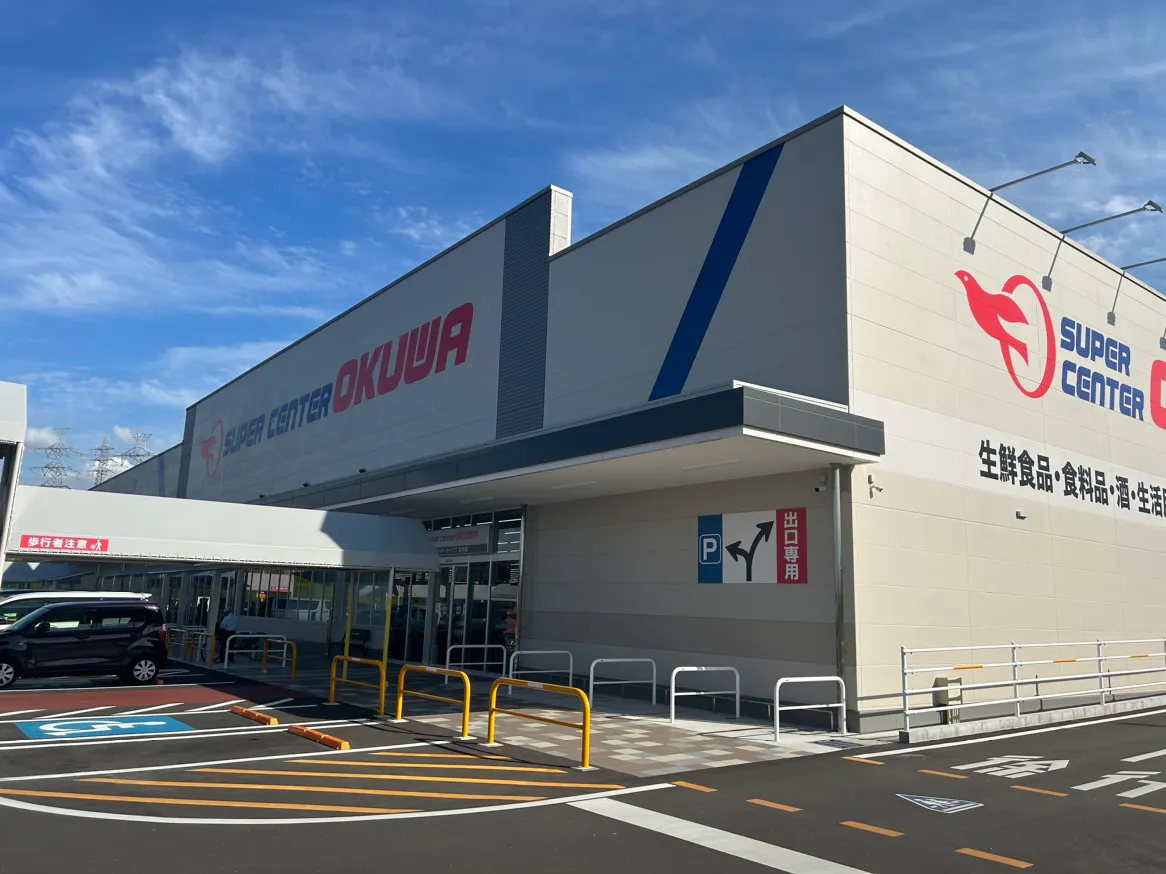 【スーパーセンターオークワ知多】販促キャンペーンやプロモーションイベントに適した正面入口(左側)