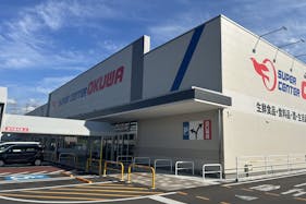 【スーパーセンターオークワ知多】販促キャンペーンやプロモーションイベントに適した正面入口(左側)