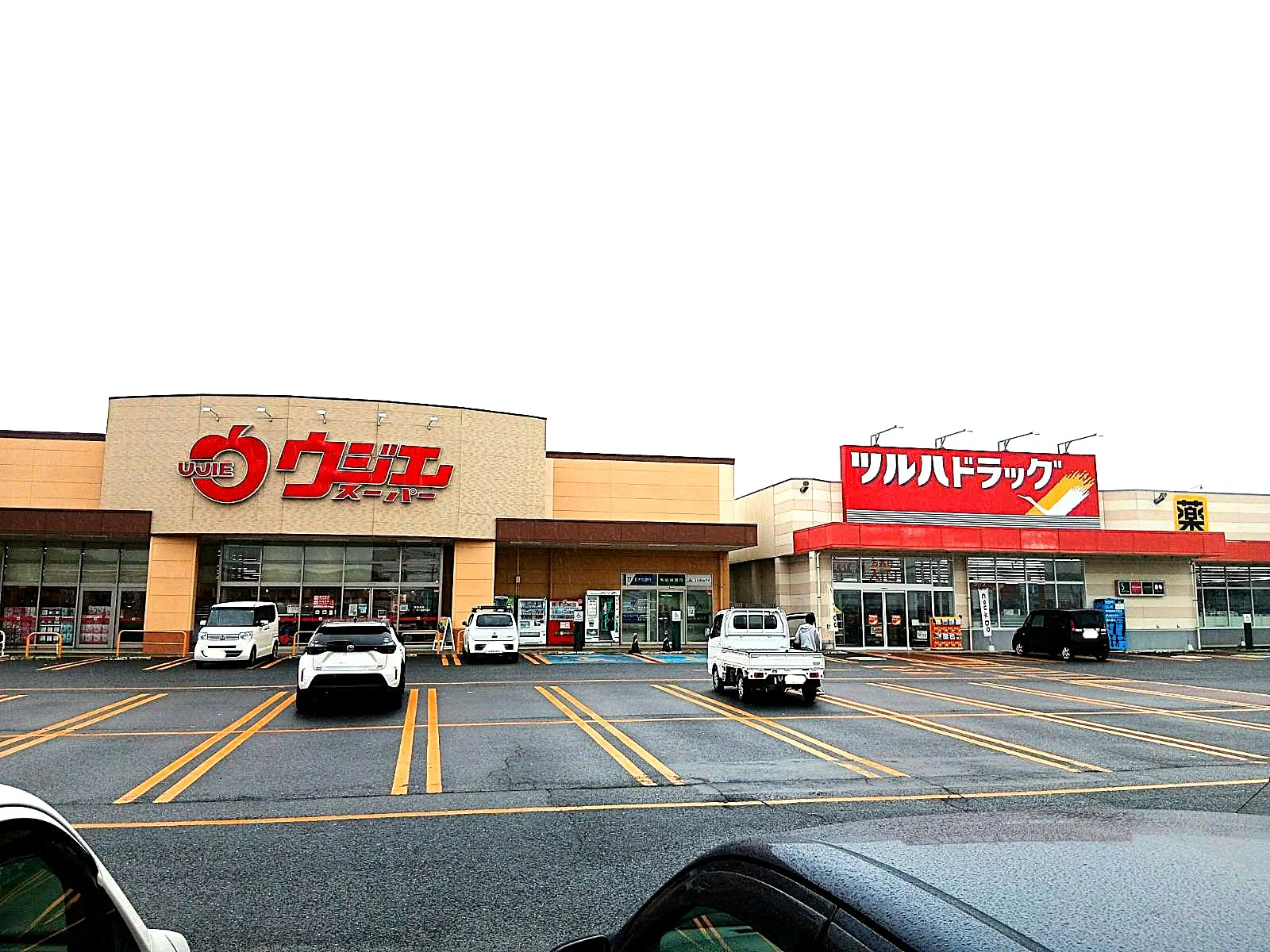【ウジエスーパー岩出山店】キッチンカーや食物販に最適な駐車場スペース