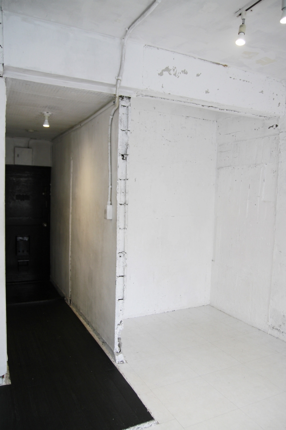 床が二色分かれてます。