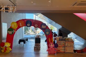 【アミュプラザみやざき】うみ館 アパレルや雑貨のポップアップに最適な2Fエスカレーター下のイベントスペース