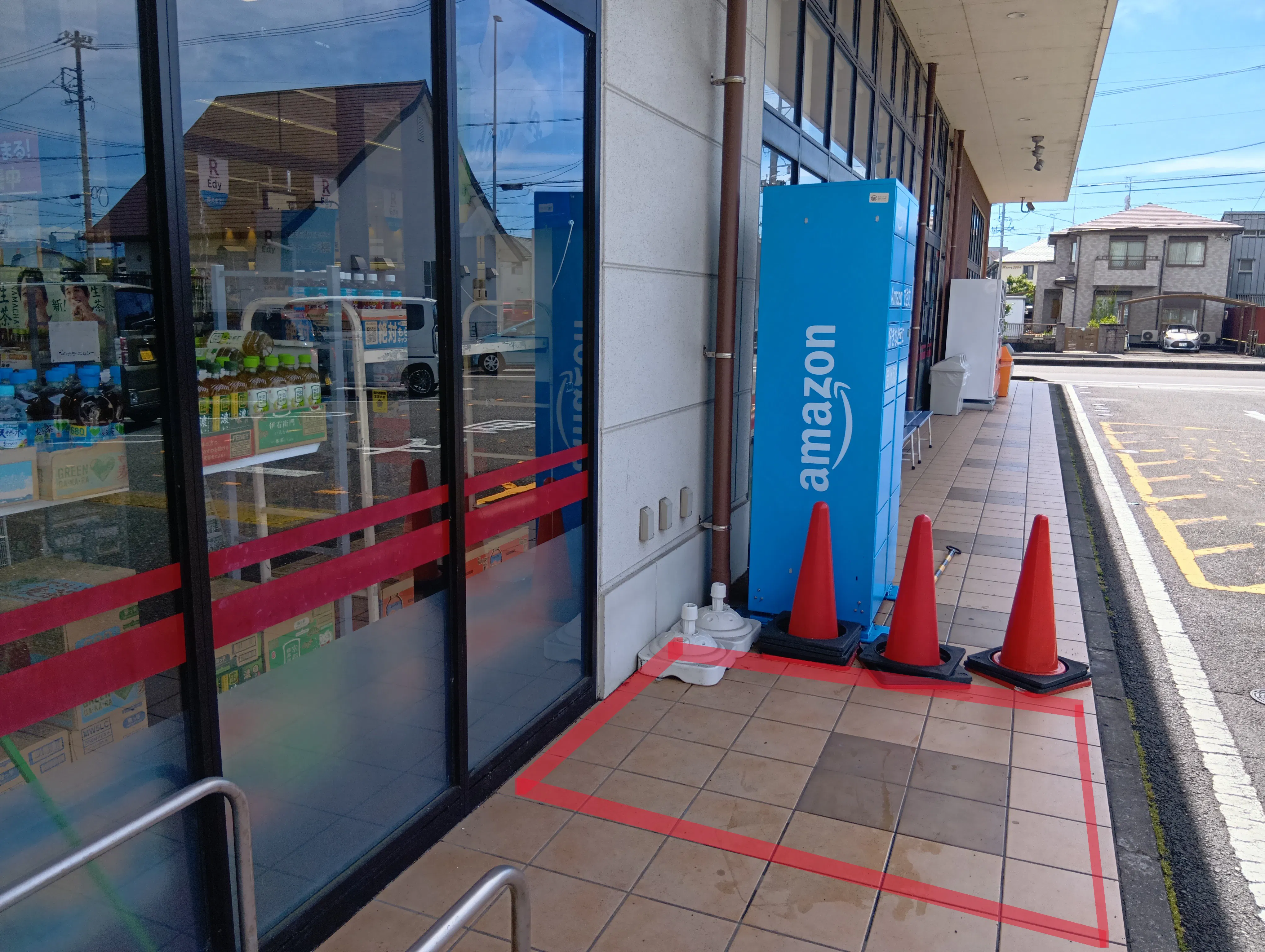 【フードマーケットマム大谷店】出入口右側（美容室との間） 販促プロモーションや物販に最適なスーパー屋外催事イベントスペース