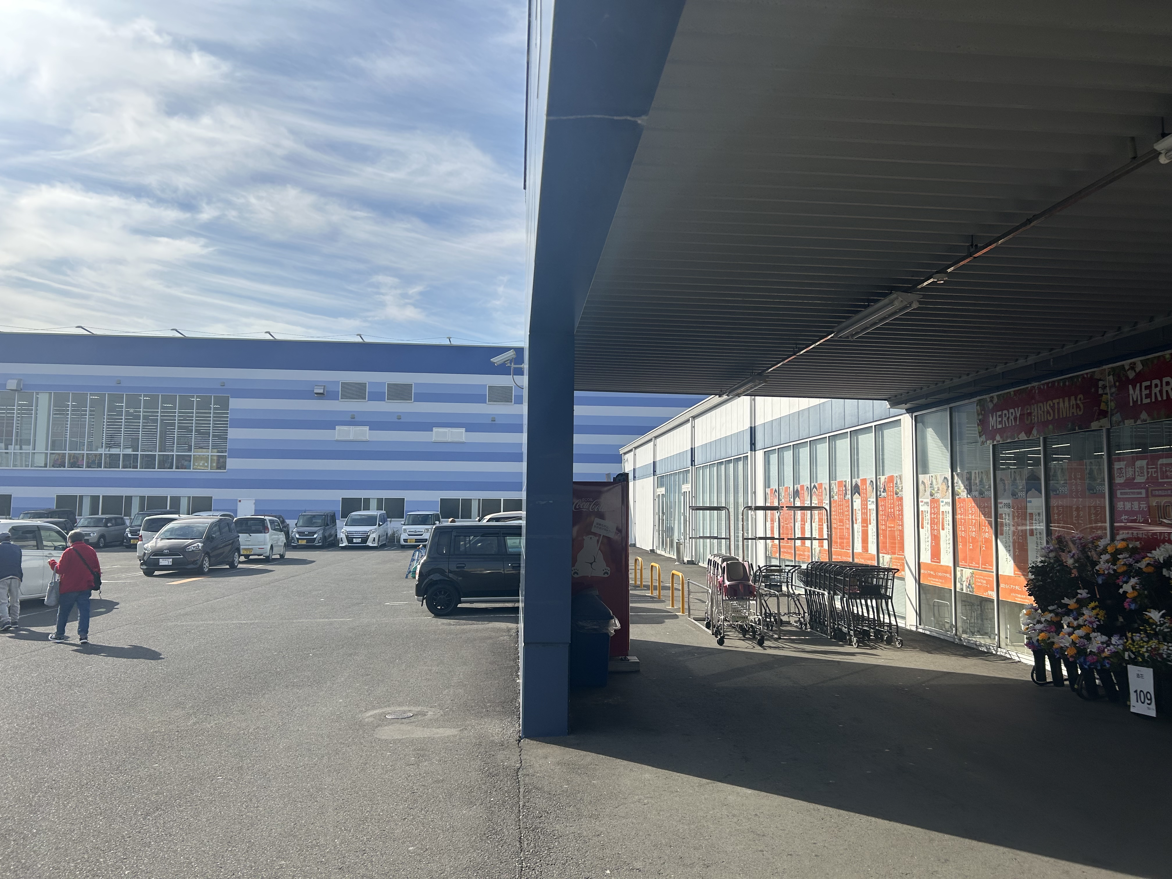 【スーパーセンタートライアル隼人店】販促プロモーションに利用可能な『屋外催事スペース』