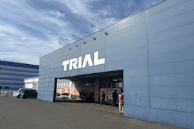 【スーパーセンタートライアル隼人店】販促プロモーションに利用可能な『屋外催事スペース』※携帯キャリア/通信系催事限定