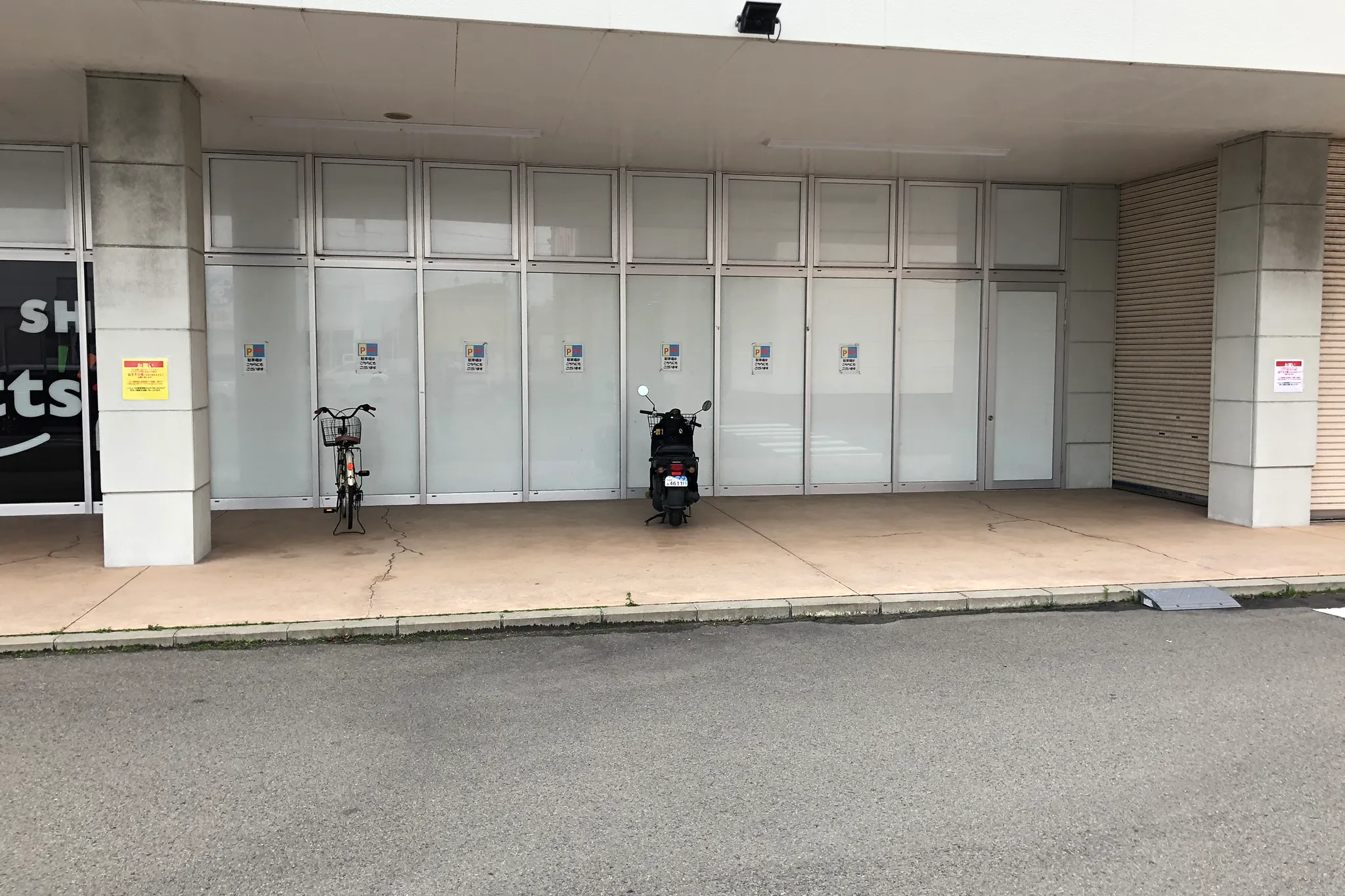 【フレスポ今治】プロモーションに利用可能な軒下スペース