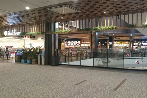 【イオンモール神戸南】フードコート前