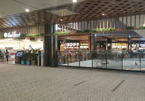 【イオンモール神戸南】フードコート前