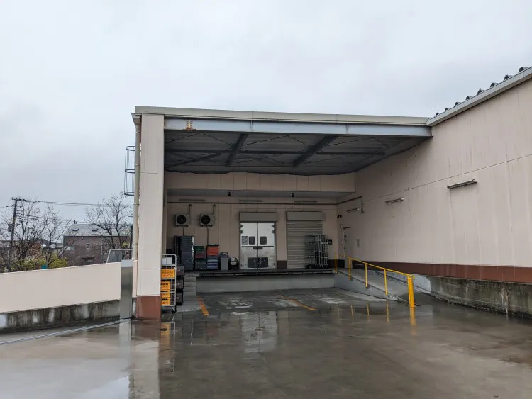 【マミーマート三室山崎】販促プロモーションに最適な1階エスカレーター横にある催事スペース