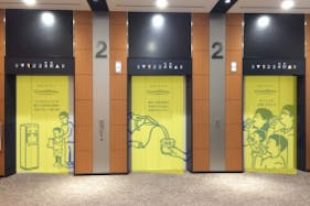 【イオンモール堺鉄砲町】モール内広告 エレベーター扉