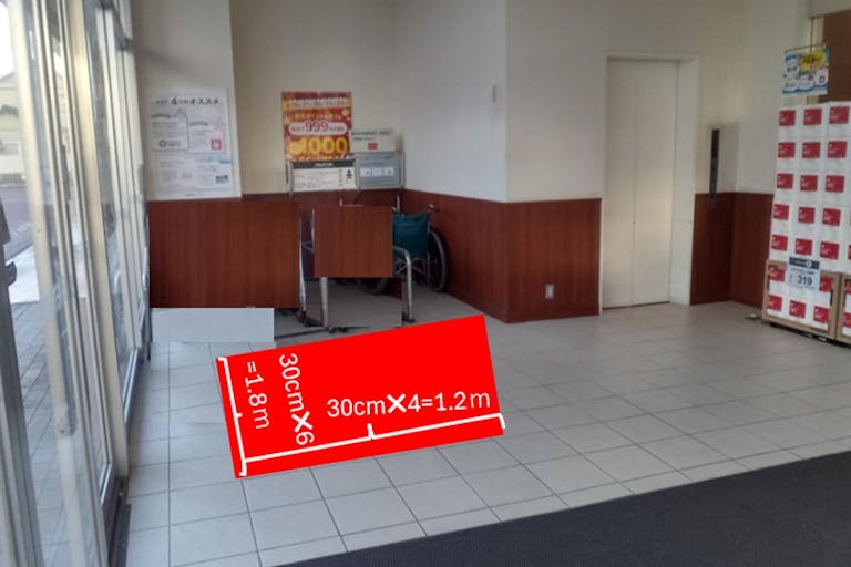 【西友 瀬戸店】1階 風除室 (客用エレベーター横) 各種プロモーション用途や物販、食物販のポップアップストアに最適なスーパー店内催事イベントスペースの画像1