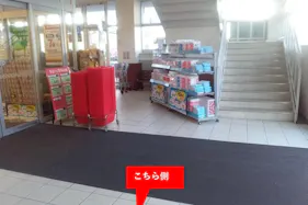 【西友 瀬戸店】1階 風除室 (客用エレベーター横) 各種プロモーション用途や物販、食物販のポップアップストアに最適なスーパー店内催事イベントスペース