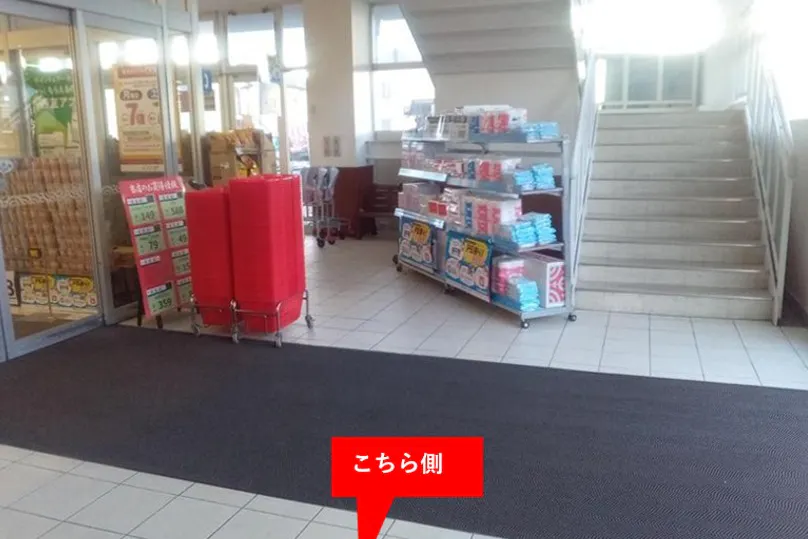 【西友 瀬戸店】1階 風除室 (客用エレベーター横) 各種プロモーション用途や物販、食物販のポップアップストアに最適なスーパー店内催事イベントスペース
