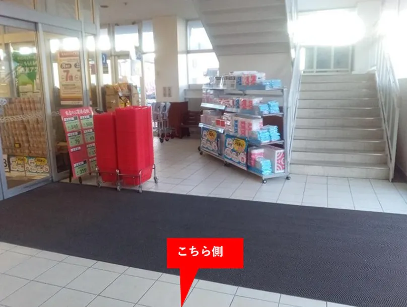 【西友 瀬戸店】1階 風除室 (客用エレベーター横) 各種プロモーション用途や物販、食物販のポップアップストアに最適なスーパー店内催事イベントスペース