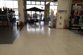 【サンデー寒河江店】屋内サイクルセンター前 食物販やプロモーション等の出店に最適なホームセンター店内のイベントスペース