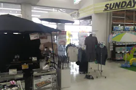 【サンデー寒河江店】屋内サイクルセンター前 食物販やプロモーション等の出店に最適なホームセンター店内のイベントスペース