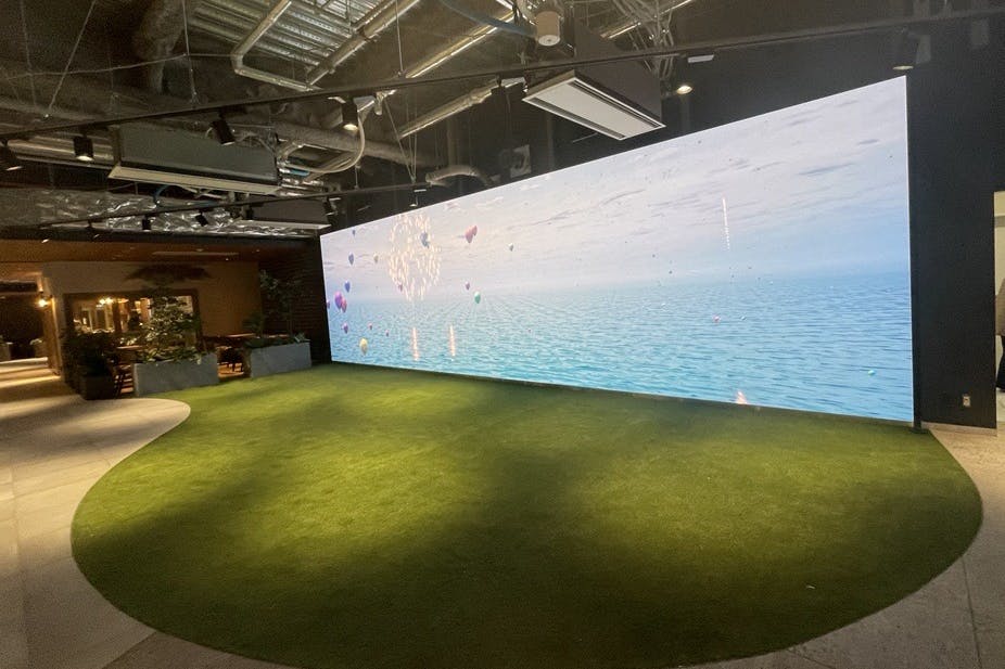 【BiVi新さっぽろ】プロモーションや物販利用に適した商業施設2階の大型ビジョン前スペース