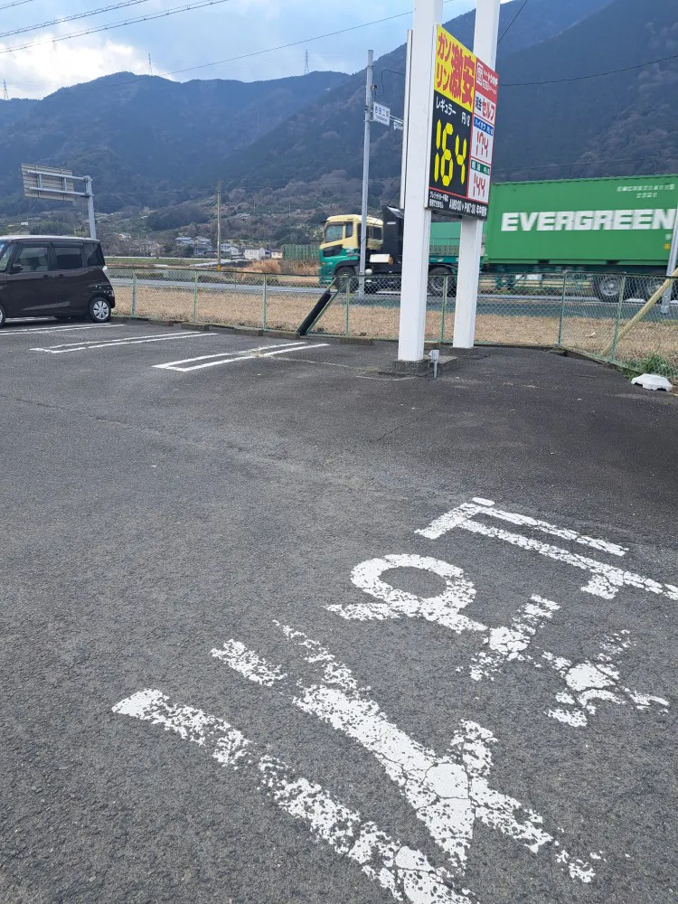 【ミスタートンカチ南濃】販促プロモーションに最適な入口付近スペース