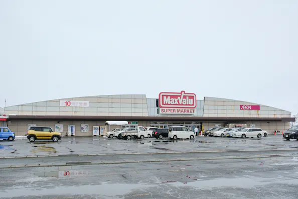 【マックスバリュ西馬音内店】各種プロモーションイベントに最適な店内にある風除室イベントスペース