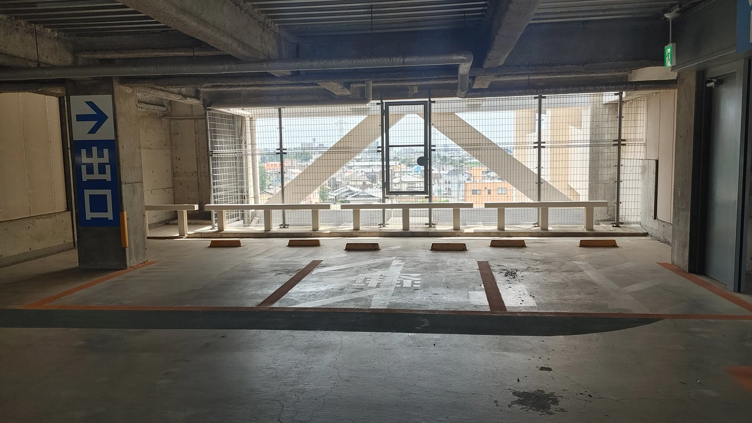 【メガセンタートライアル伊勢崎中央店】⑫フリーマーケット開催時限定スペース（4階東側エントランス横駐車場1区画）