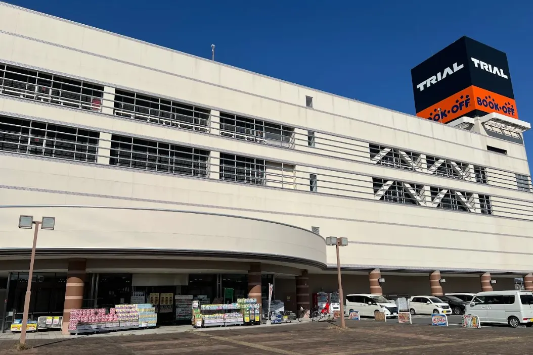 【メガセンタートライアル伊勢崎中央店】⑫フリーマーケット開催時限定スペース(4階東側エントランス横駐車場1区画)
