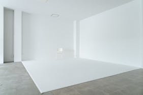 【森下駅2分】ファッション系の展示販売会やアート作品展、ポップアップに最適な駅近路面のシンプルで清潔感のあるギャラリースペース