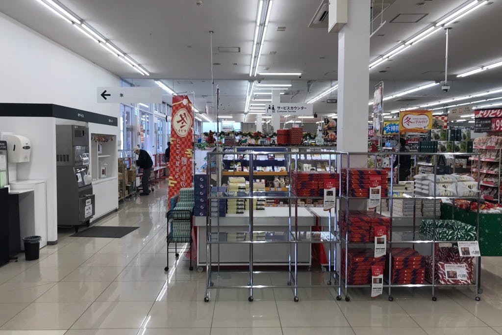 【西友 佐久野沢店】店内入口付近 プロモーション用途や物販、食物販のポップアップストアに最適なスーパー店内催事イベントスペース