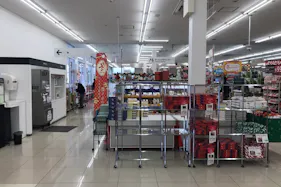 【西友 佐久野沢店】店内入口付近 プロモーション用途や物販、食物販のポップアップストアに最適なスーパー店内催事イベントスペース